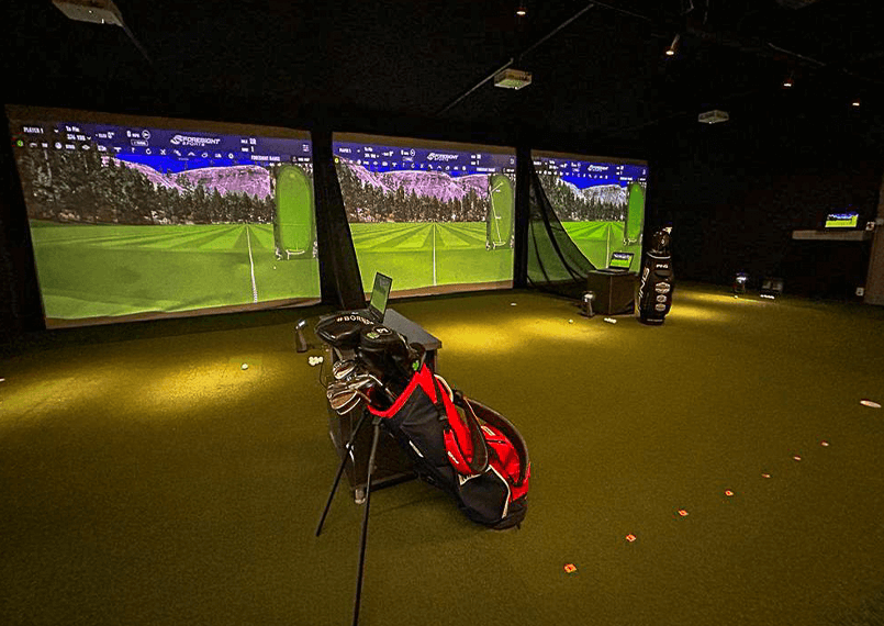 SYNLawn Golf Indoor Simulator Studio Training School San Jose Escazu Costa Rica
