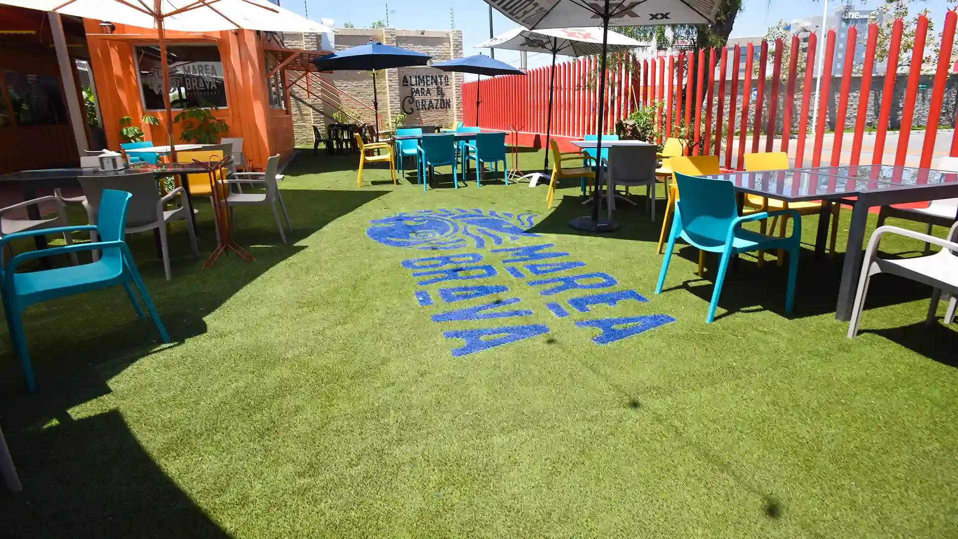image of SYNLawn artificial grass at Marea Brava restaurant León Guanajuato México