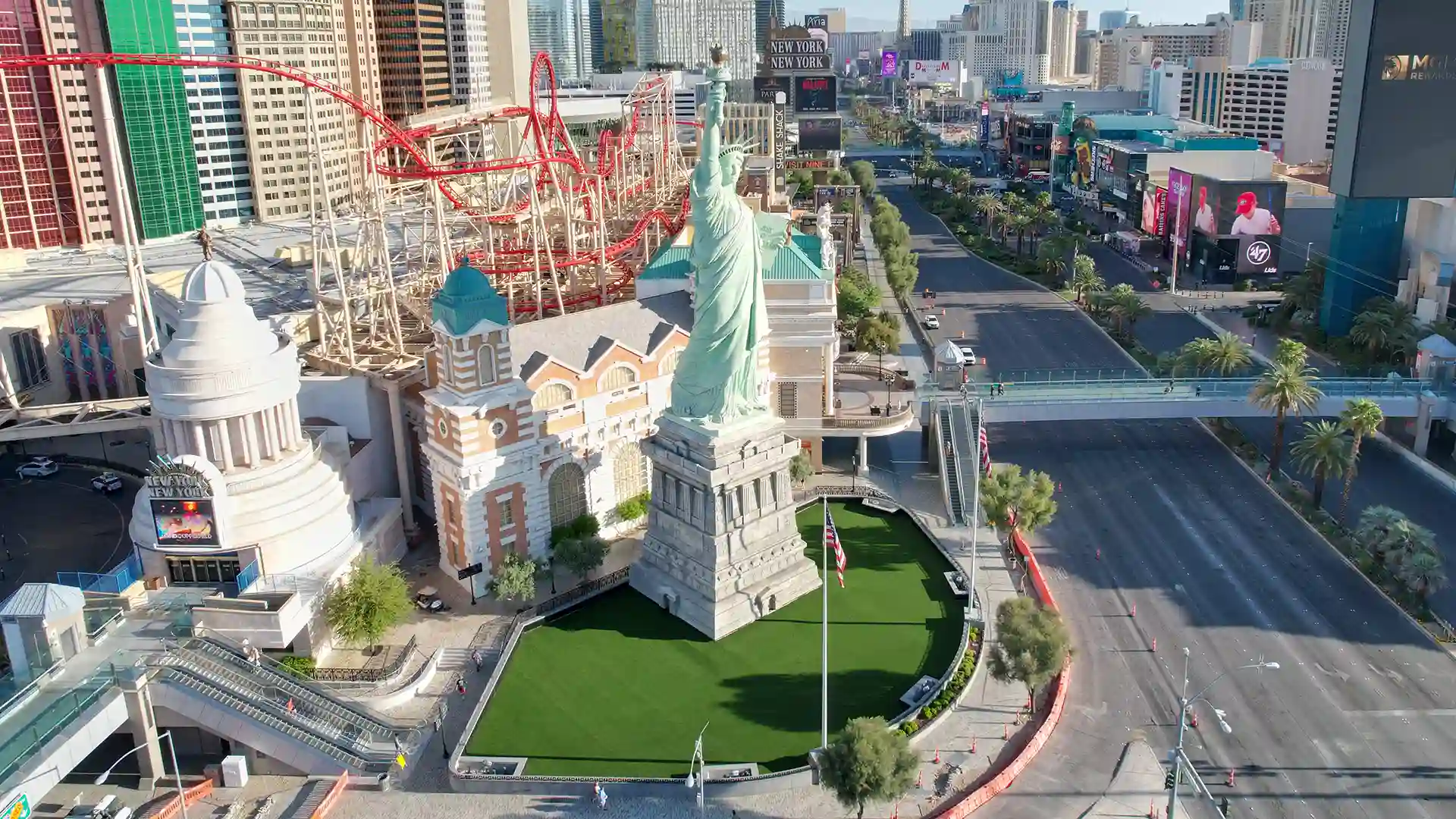 image of SYNLawn artificial grass at the world famous New York New York Casino Statue of Liberty Replica Statue