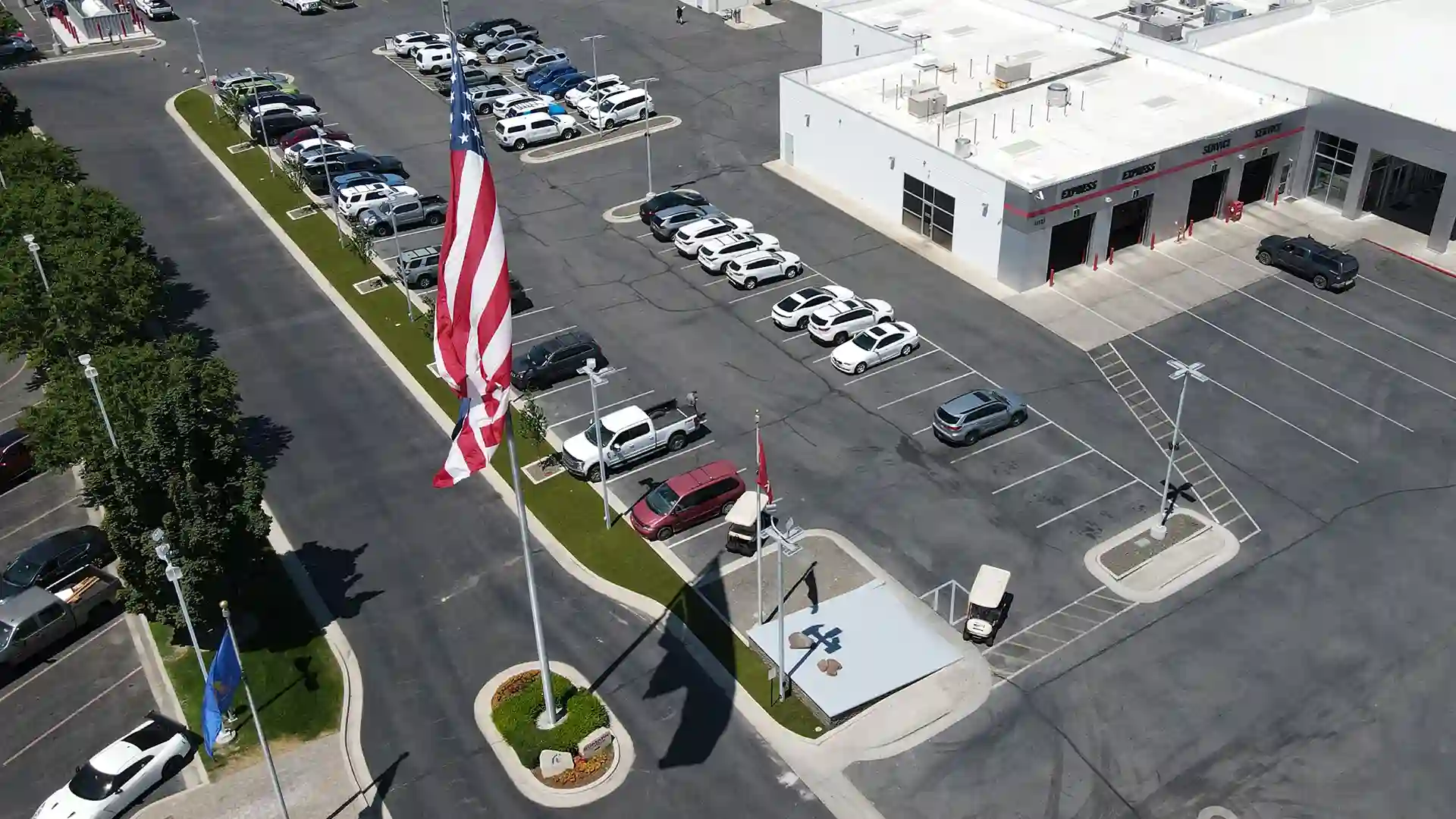image of artificial grass medians and landscaping at Edmark Toyota car dealership at Edmark Toyota in Nampa Idaho